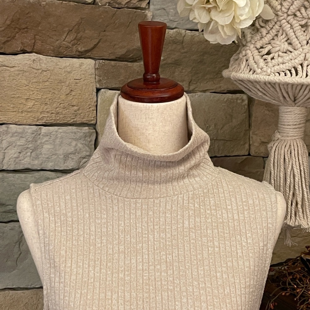 Scoop Oatmeal Sleeveless Turtleneck Sweater Shell - Picture 3 of 4